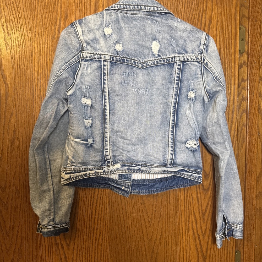 Others Follow Women's M Light‎ Wash Distressed Denim Jean Jacket Button Front - Picture 5 of 5
